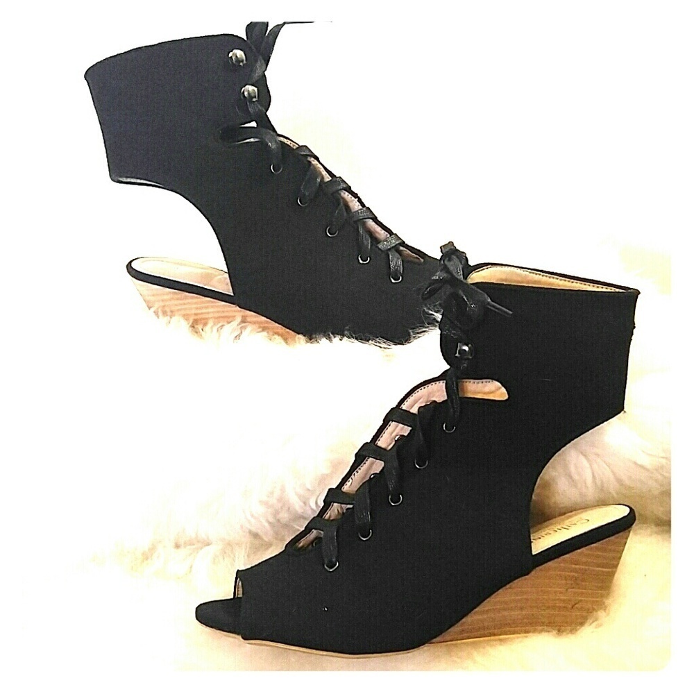 NWOT peep toe lace up wedges